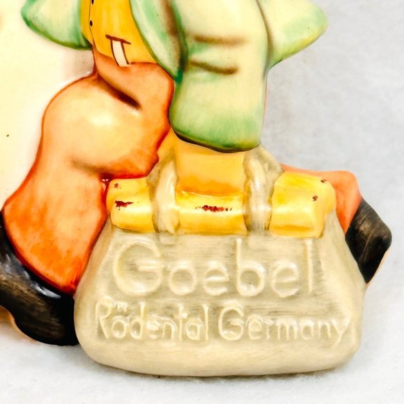 Goebel Hummel #900 Merry Wanderer Plaque w/Bee - Exclusive 1999 - Picture 4 of 12